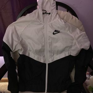 NIKE WINDBREAKER